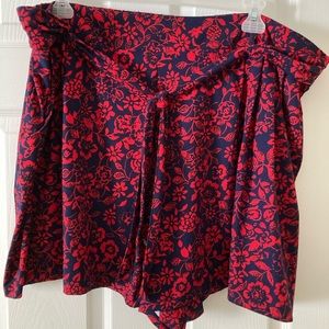 Pattern shorts with front waist tie